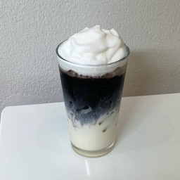 แบล๊คโกโก้.