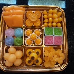 ขนมมงคล9อย่าง(กล่องสี่เหลี่ยม)