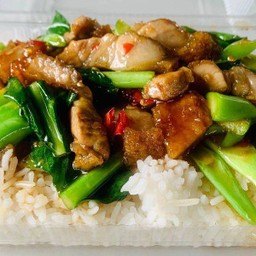 ผัดผักราดข้าว