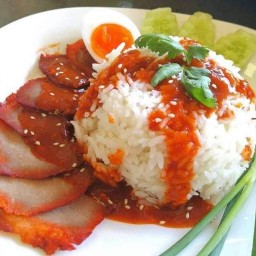 ข้าวหมูแดงหมูกรอบ + ตามสั่ง