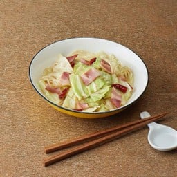 Stir Fry Cabbage with Bacon กะหล่ำปลีผัดน้ำปลาเพิ่มเบคอน