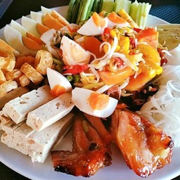 เครื่องเคียงตำถาด(ไม่มีส้มตำ)