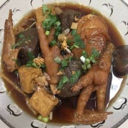 มหาลัยเจ๊หวี อาหารตามสั่ง ตลาดล่าง