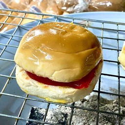 ขนมปังปิ้งไส้แยมสตรอว์เบอร์รี่ (ก้อน)