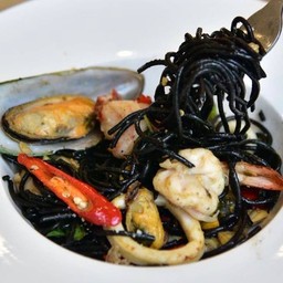 สปาเก็ตตี้หมึกดำขี้เมาทะเล