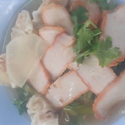 ชายสี่ บะหมี่เกี๊ยว สาขาหน้าแฟมิลี่นาย่า