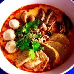 ก๋วยเตี๋ยวหมูต้มยำน้ำข้น