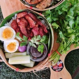 หมูในเล้า (หมูทอดข้าวเหนียวห่อ)