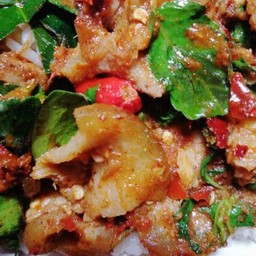 หมูป่าผัดขี้เมา