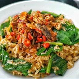 ข้าวผัดปลากระป๋อง