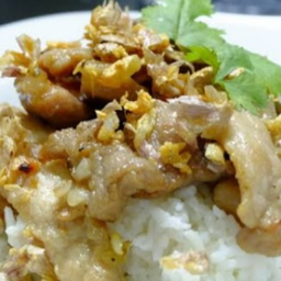 ทอดกระเทียมราดข้าว