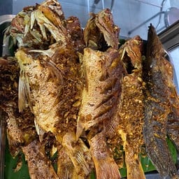 ปลากระพงแดงทอดขมิ้น