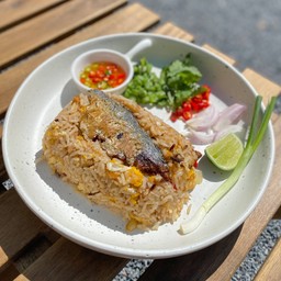 ข้วผัดปลาทูทรงเครื่อง