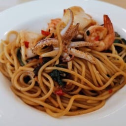 สปาเก็ตตี้ผัดกะเพราทะเล