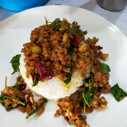 ข้าวโครตกระเพราปากเจ่อ