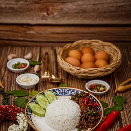กะเพราผัดแห้ง Winichsorn Thai cuisine พิษณุโลก