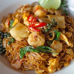 เส้นผัดขี้เมา