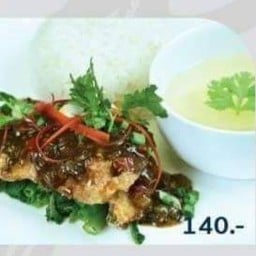 ข้าวปลากะพงทอดซอสมะขาม