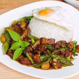 ข้าวพริกเเกงใต้เนื้อ