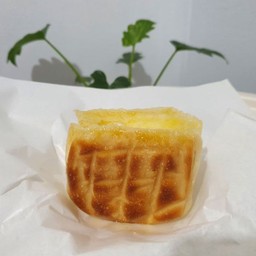 ไส้ทะลักเนยน้ำตาล