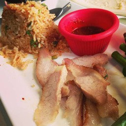 ข้าวผัดแจ่วคอหมูย่าง