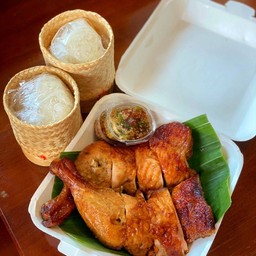 ชุดปาร์ตี้ไก่อบโอ่ง (ไก่โอ่ง 2 + ข้าวเหนียว 2)