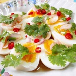 ข้าวยำไข่ต้ม