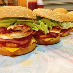 เบอร์เกอร์หมูเพิ่มหลายอย่าง