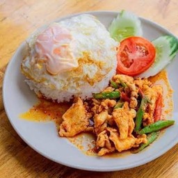 ข้าวพริกเเกงใต้ไก่