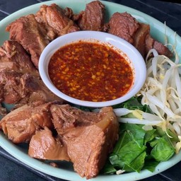 ซี่โครงหมูตุ๋นจิ้มแจ่ว