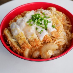 ข้าวหน้าไก่ทอดใส่ไข่