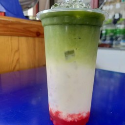 ชาเขียวนมสดสตอเบอรี่