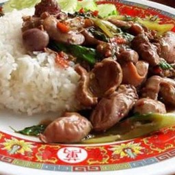 กะเพราเครื่องในไก่