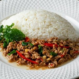 กระเพราหมูสับไข่ดาวราดข้าว