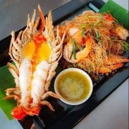 หมี่ผักกระเฉดกุ้งแม่น้ำ