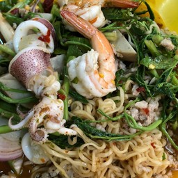 มาม่าทะเล ใส่ผักกระเฉด