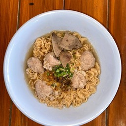 มาม่าหมูเด้ง