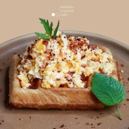 HS20 ครอฟเฟิล ไข่ข้นเบคอนกรอบCroffle Omu Crispy Bacon