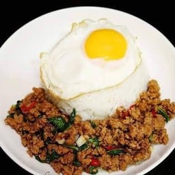 ข้าวกะเพราเนื้อ+ไข่ดาว