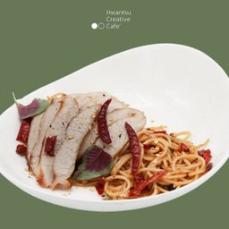 S6 Spicy Stir Fried Spaghetti With Dry Chili Pork สปาเก็ตตี้พริกแห้งหมูย่าง