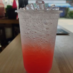 สตอเบอรี่โซดา