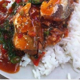 กะเพราปลากระป๋อง