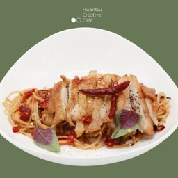 S8  Spicy Stir Fried Spaghetti With Dry Chili Chicken สปาเก็ตตี้พริกแห้งไก่ย่าง