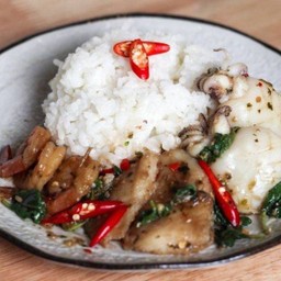 T1  ข้าวกะเพราทะเลนำโชค