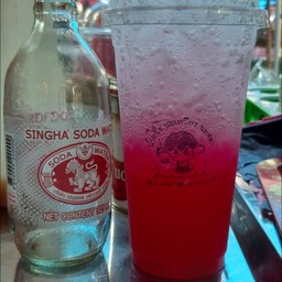 น้ำแดงโซดา