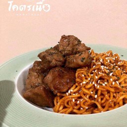 มาม่าแห้งเกาหลีหมูเต๋าย่างโคตรเนื้อ