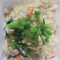 ข้าวผัดรวมมิตร