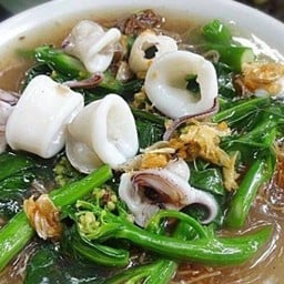 ราดหน้า ( ปลาหมึก)