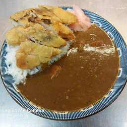 แกงกะหรี่ไก่ห่อใบโอบะทอด