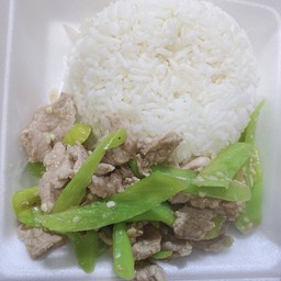 ผัดพริกหยวกหมูชิ้นราดข้าว
